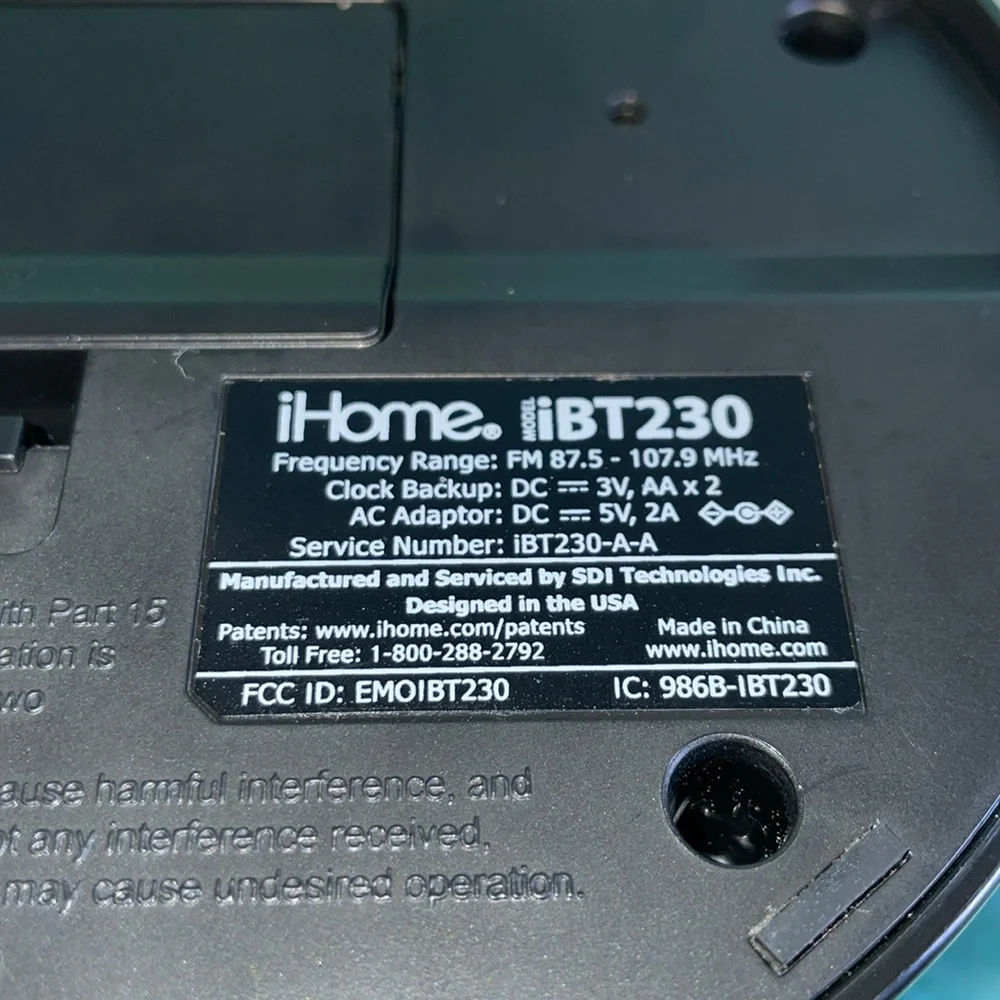 IHome iBT230 Bluetooth Dual alarm clock, Radio, Speakerphone, USB charging. - Picture 4 of 5